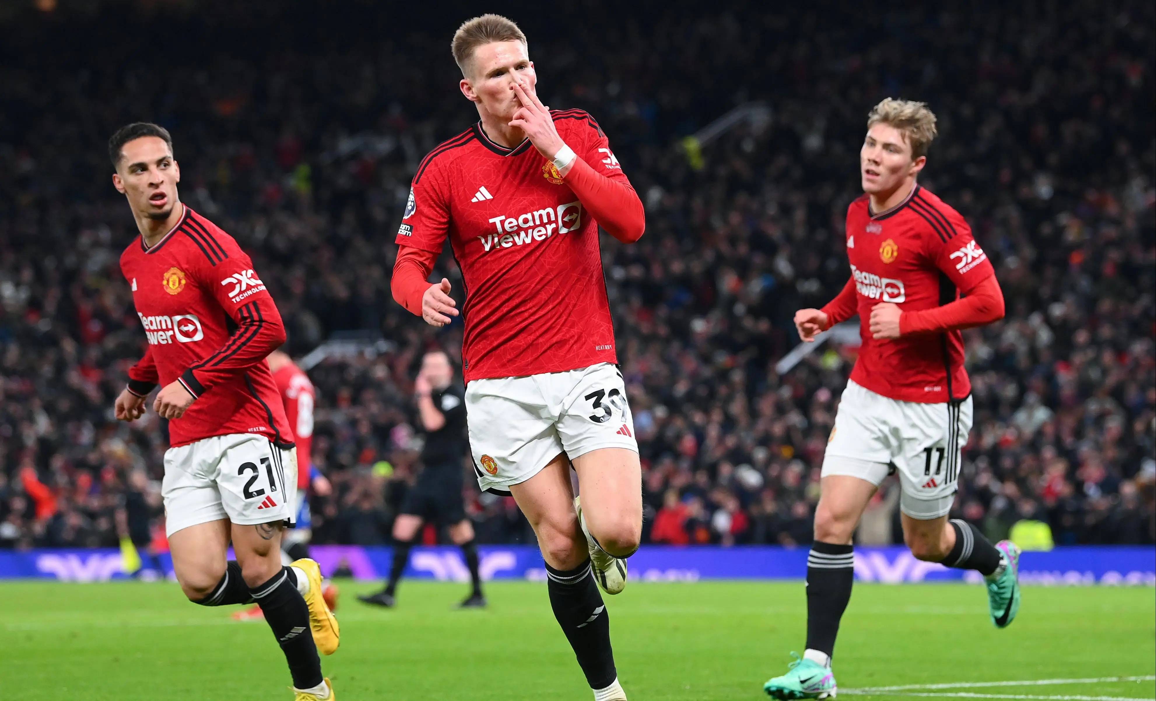 切尔西赢得英超冠军，主帅喜极而泣