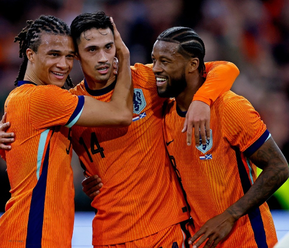 荷兰惊险胜法国,顺利晋级欧洲杯半决赛 荷兰惊险胜法国,顺利晋级欧洲杯半决赛