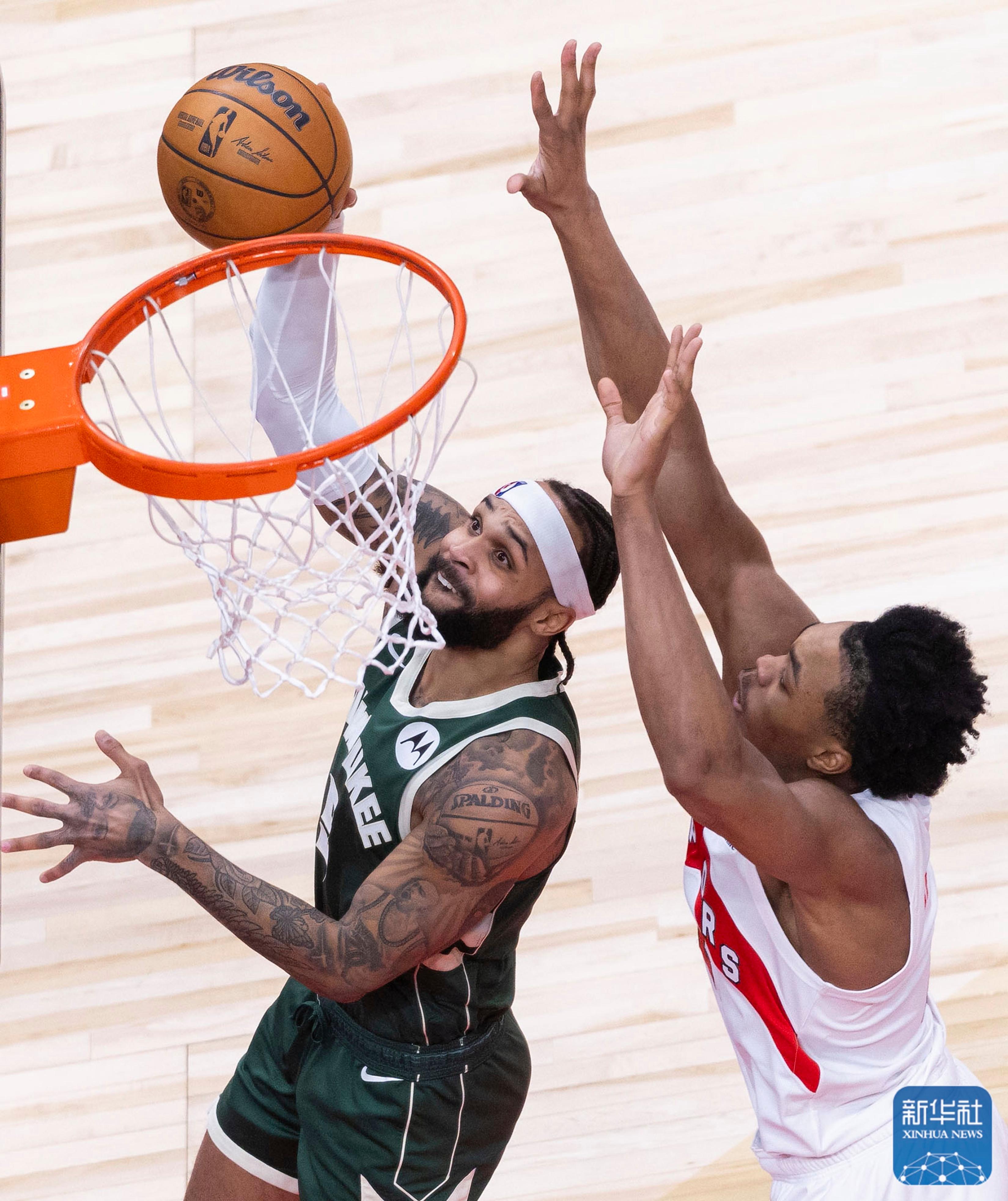 关于国际篮球赛场激战连连，各队争夺胜利的信息