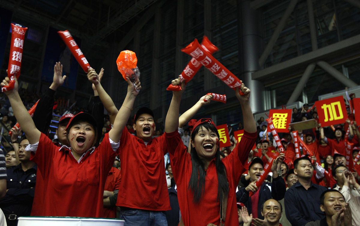 日本女足比赛突破困境，球队士气高涨