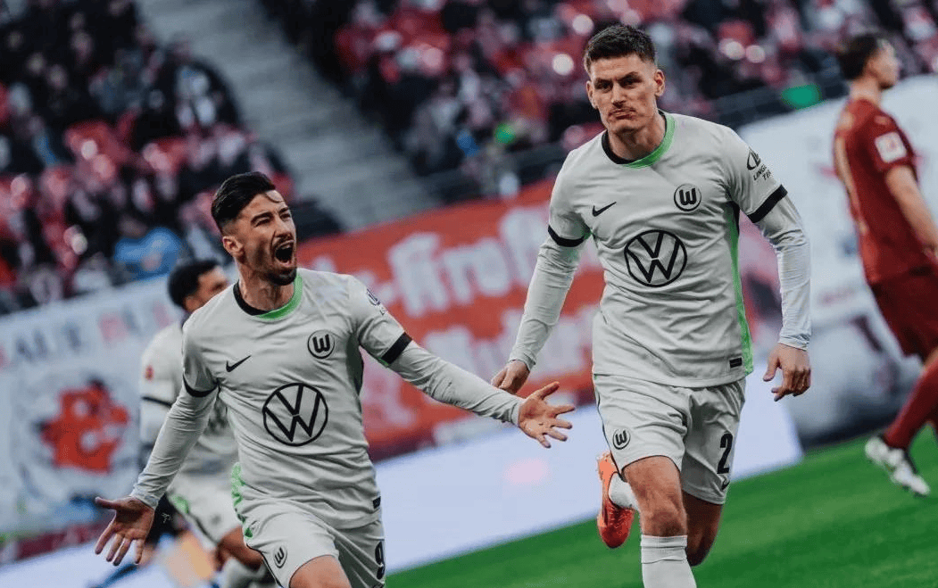 拜仁遭遇阻击,多特蒙德惊险取胜 拜仁遭遇阻击,多特蒙德惊险取胜