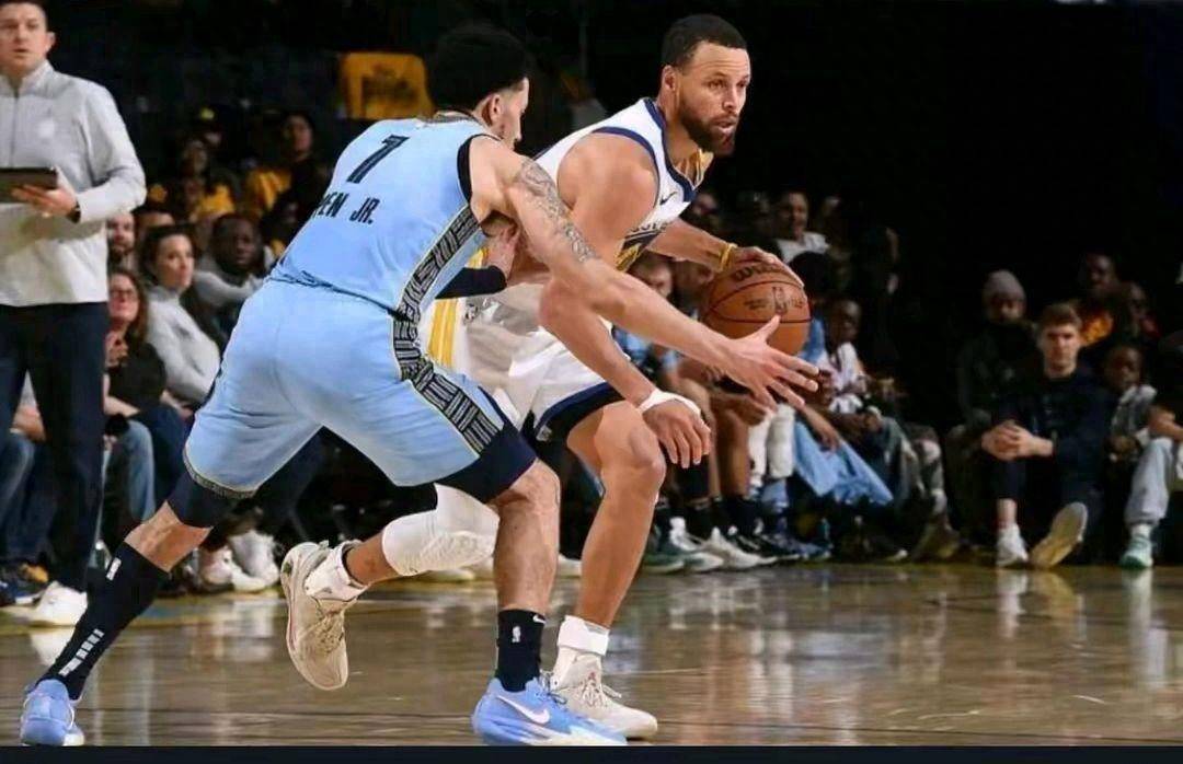 勇士队胜出比赛，晋级下一轮激烈较量的简单介绍