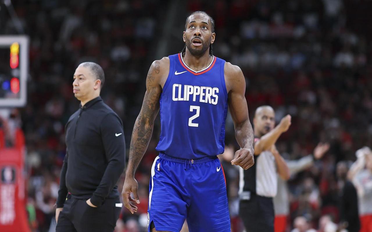 快船连败,莱昂纳德需率队出重围 快船连败,莱昂纳德需率队出重围