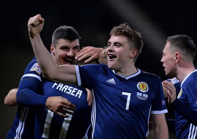 包含匈牙利国家队无缘欧国联四强止步八强的词条