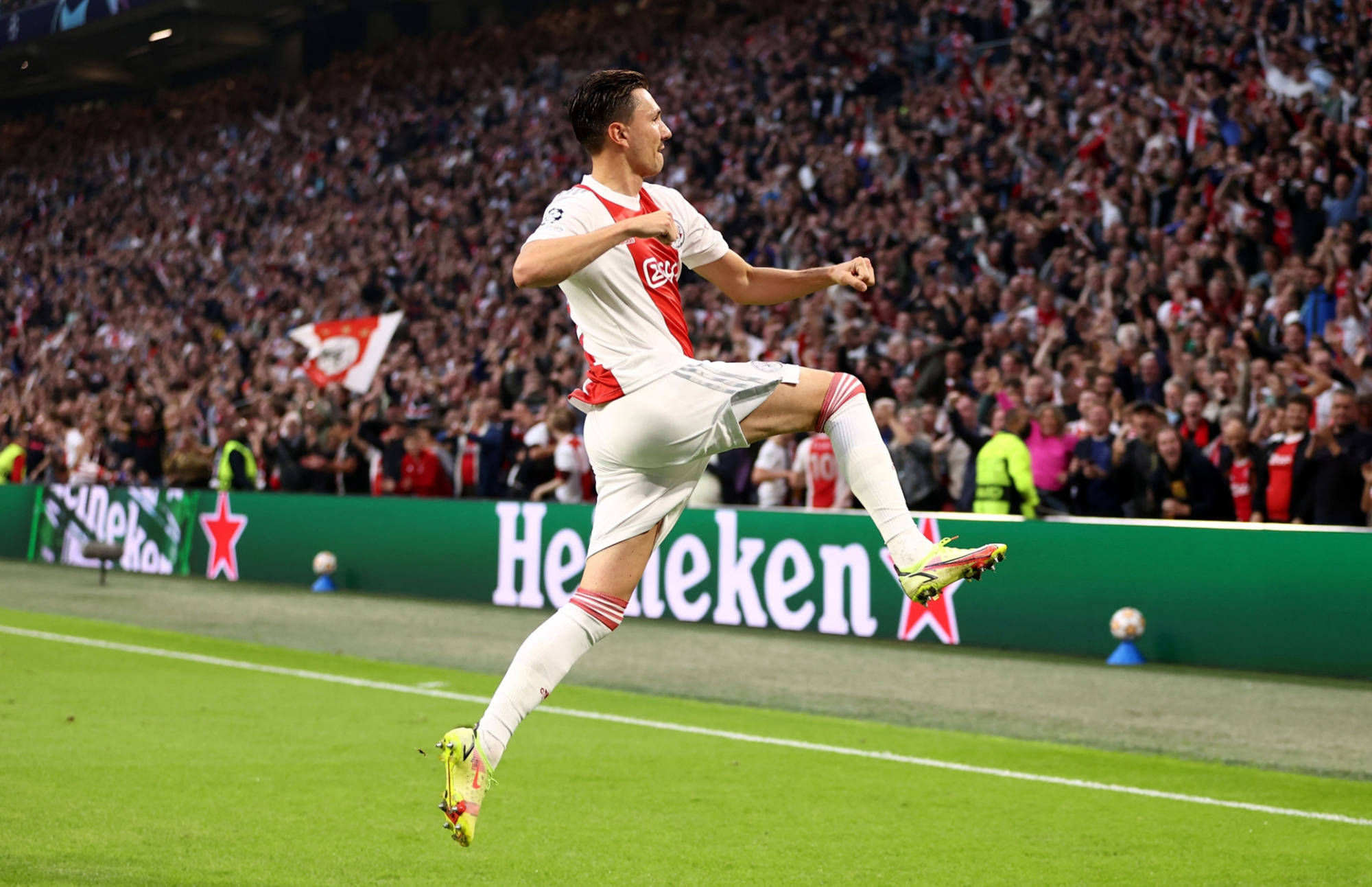 阿贾克斯轰动全场，晋级欧冠四强！