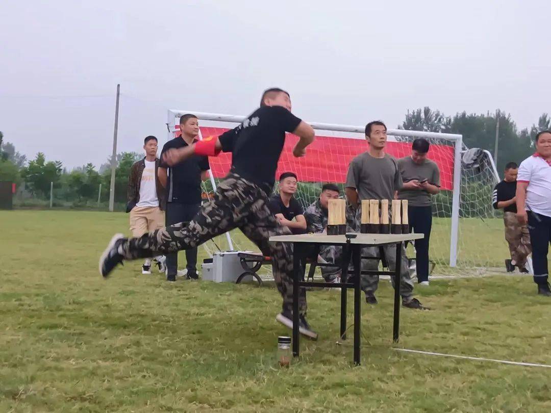 关于艰难比拼中,高手在场上相互搏击的信息 关于艰难比拼中,高手在场上相互搏击的信息