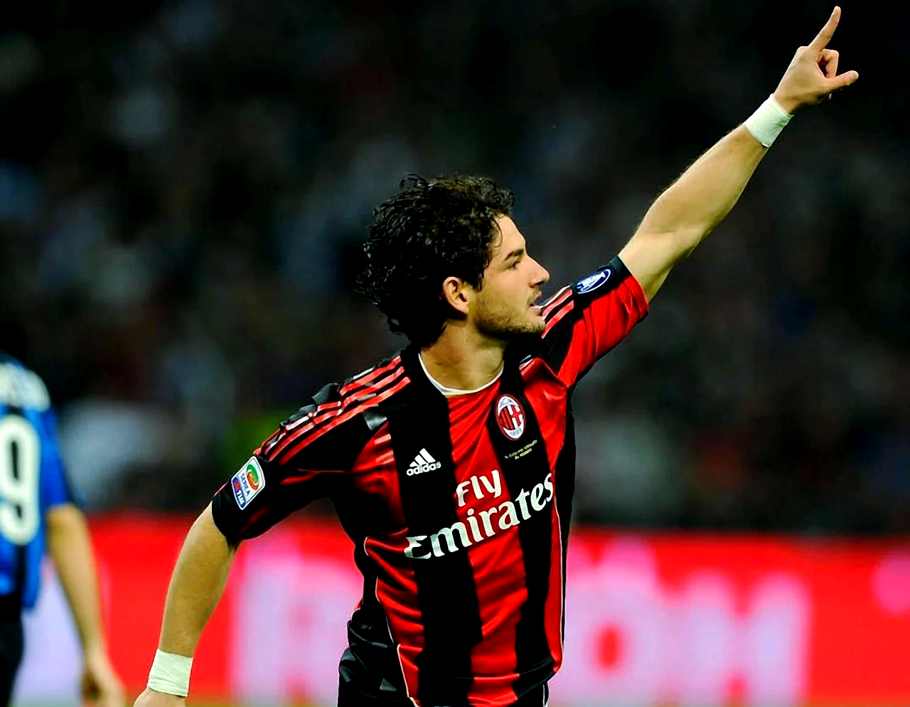 关于热那亚队主场压制对手取得胜利的信息 关于热那亚队主场压制对手取得胜利的信息