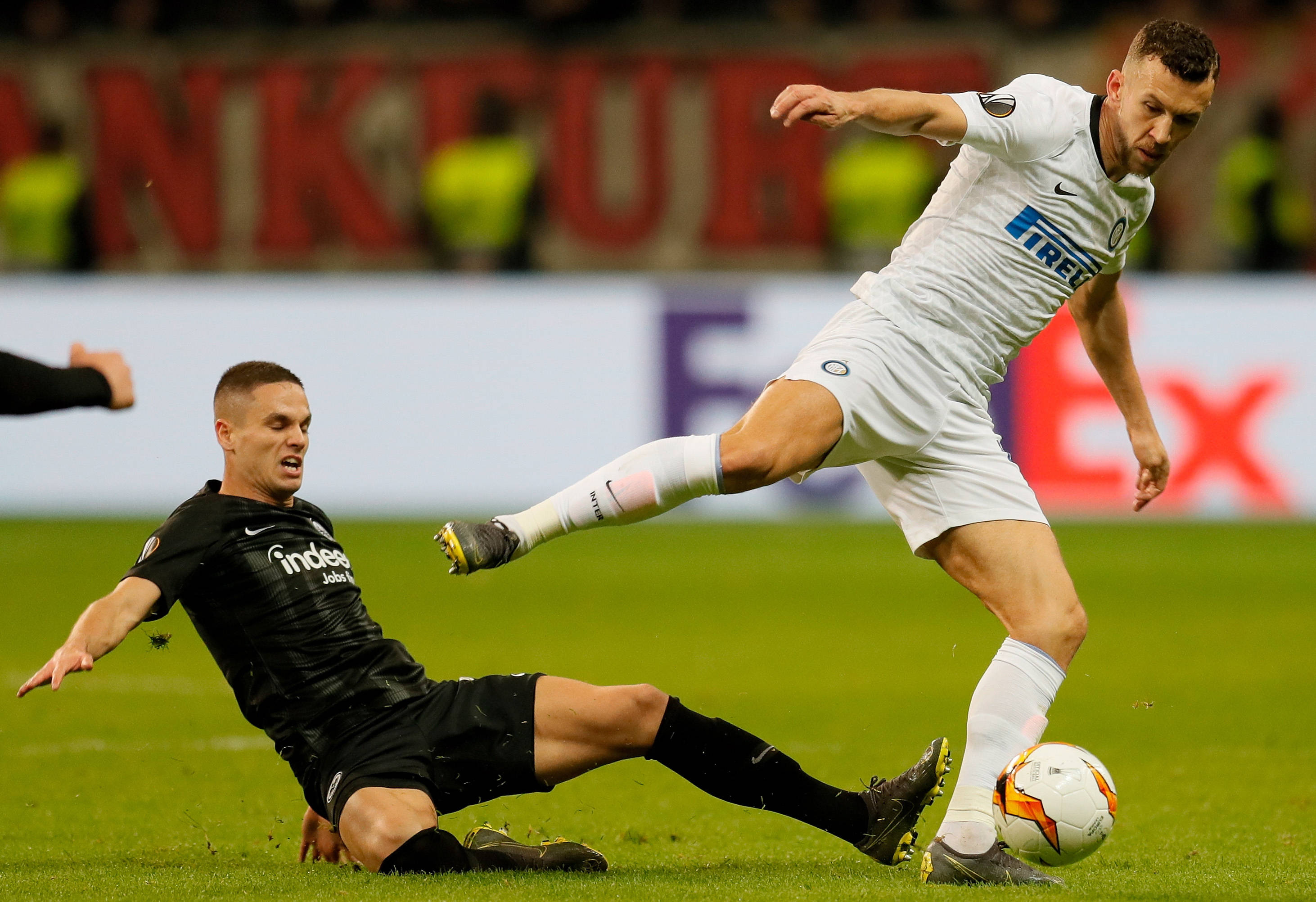 包含精彩瞬间:球员在国外比赛中闪耀登场的词条 包含精彩瞬间:球员在国外比赛中闪耀登场的词条