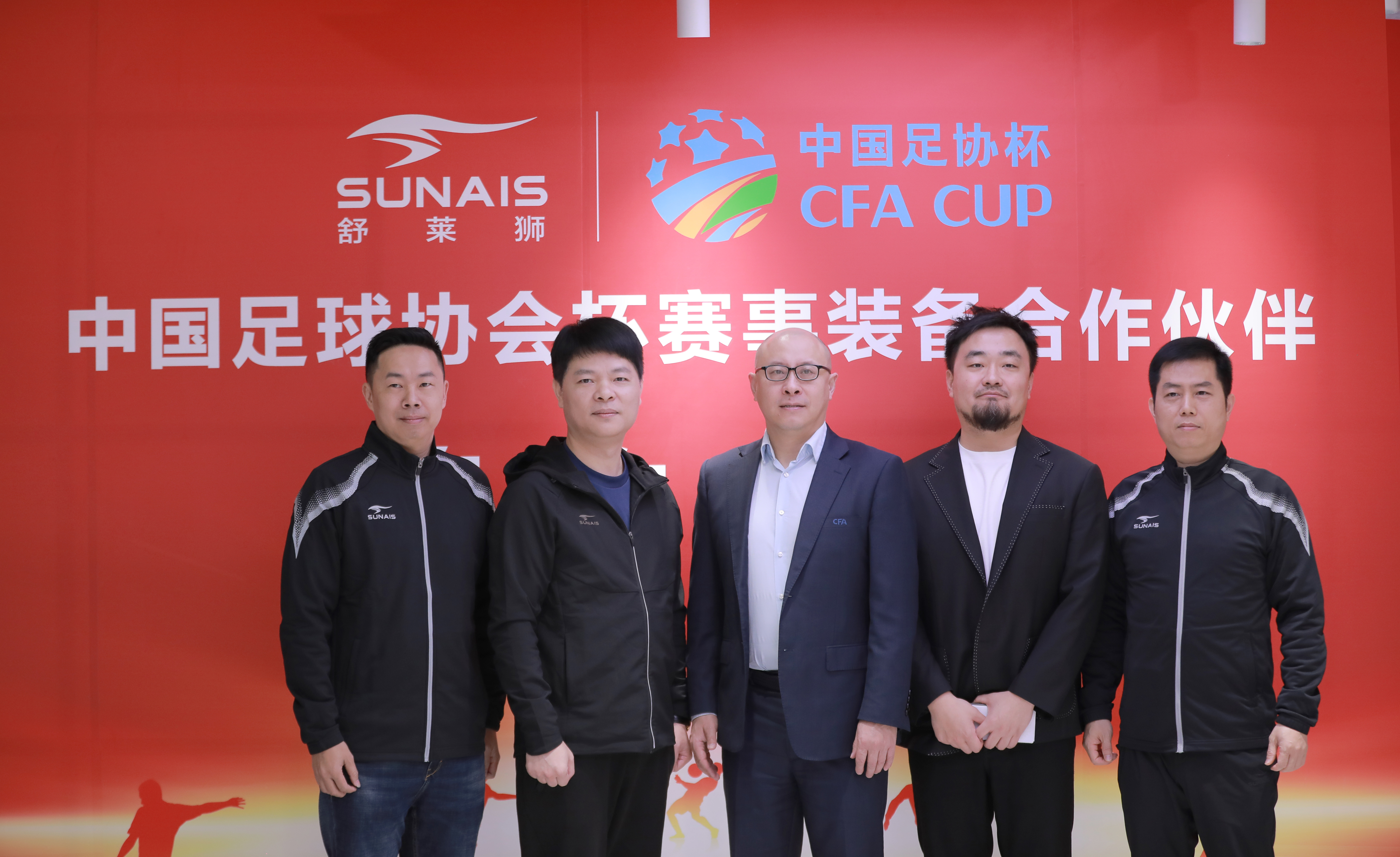 开云体育app-包含东亚足球盛事即将亲临，球队集结战场的词条