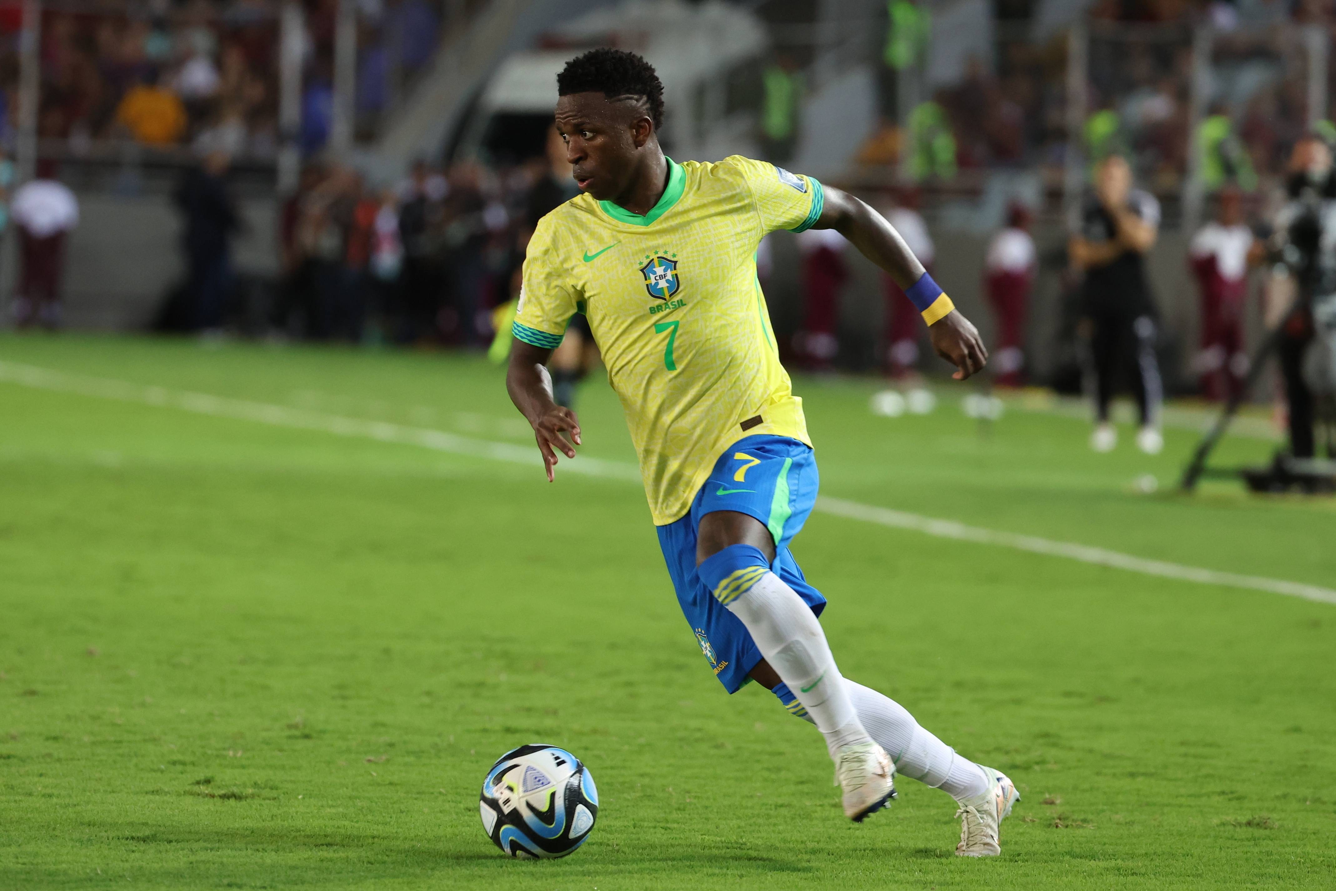 巴西队在比赛中力挫对手，锁定下一轮名额的简单介绍