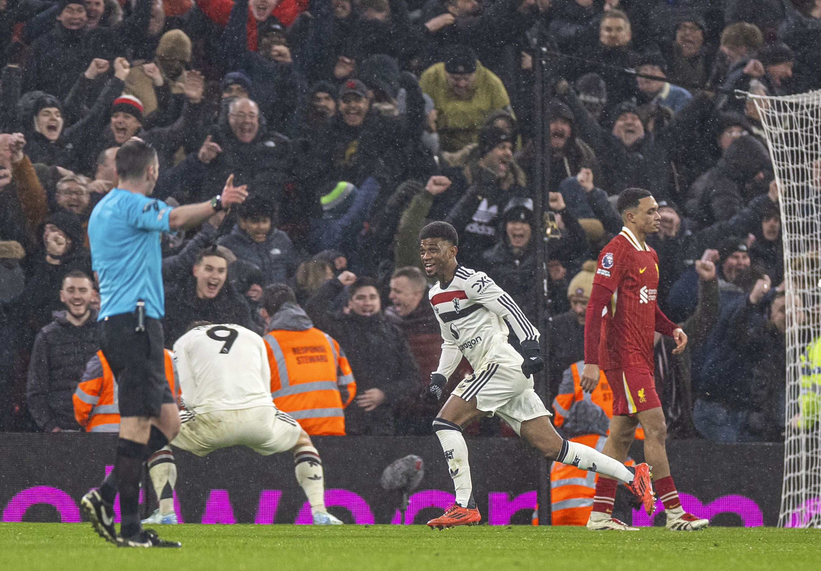 曼联连胜崛起,争夺英超亚军席位 曼联连胜崛起,争夺英超亚军席位