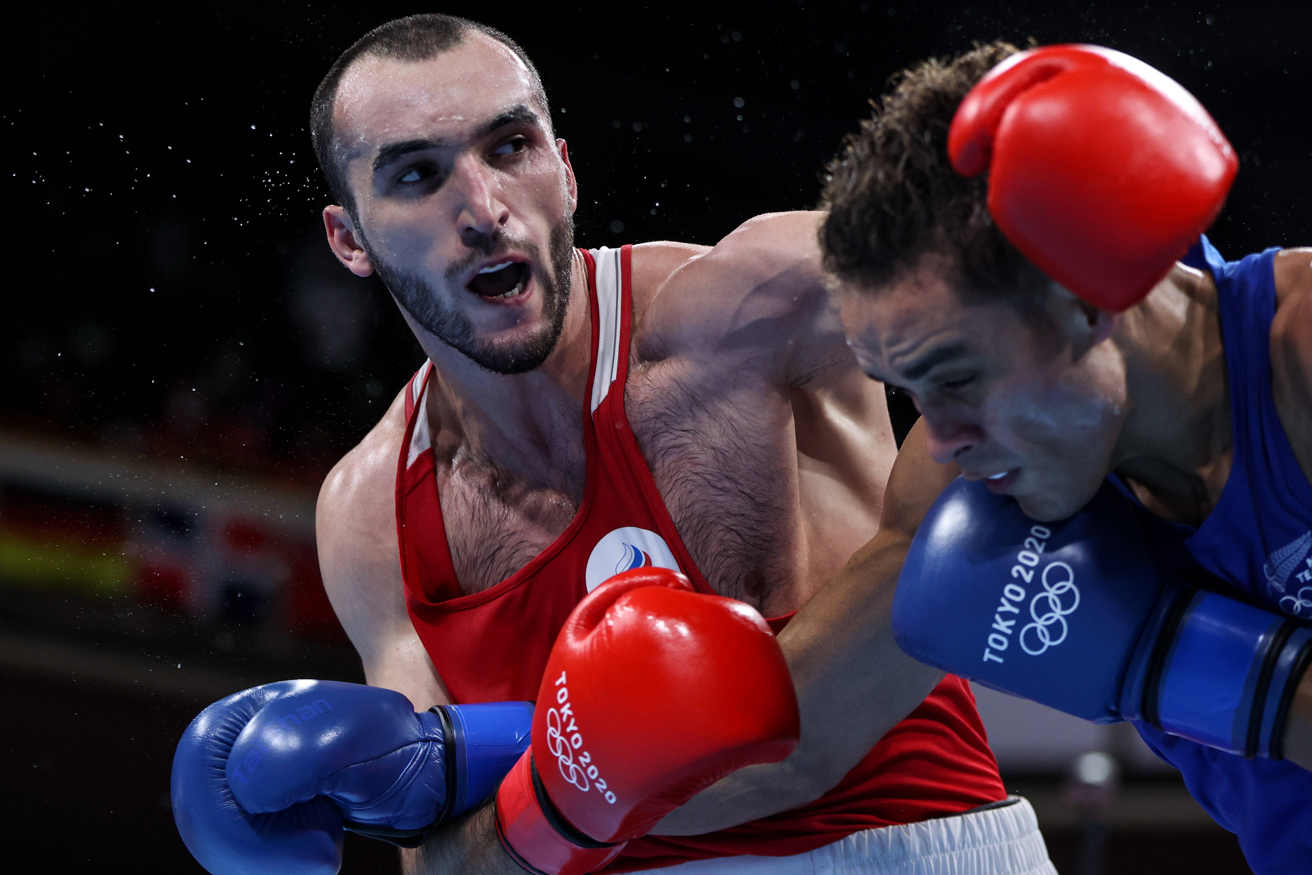 国际赛场上场面激烈,胜负难分 国际赛场上场面激烈,胜负难分