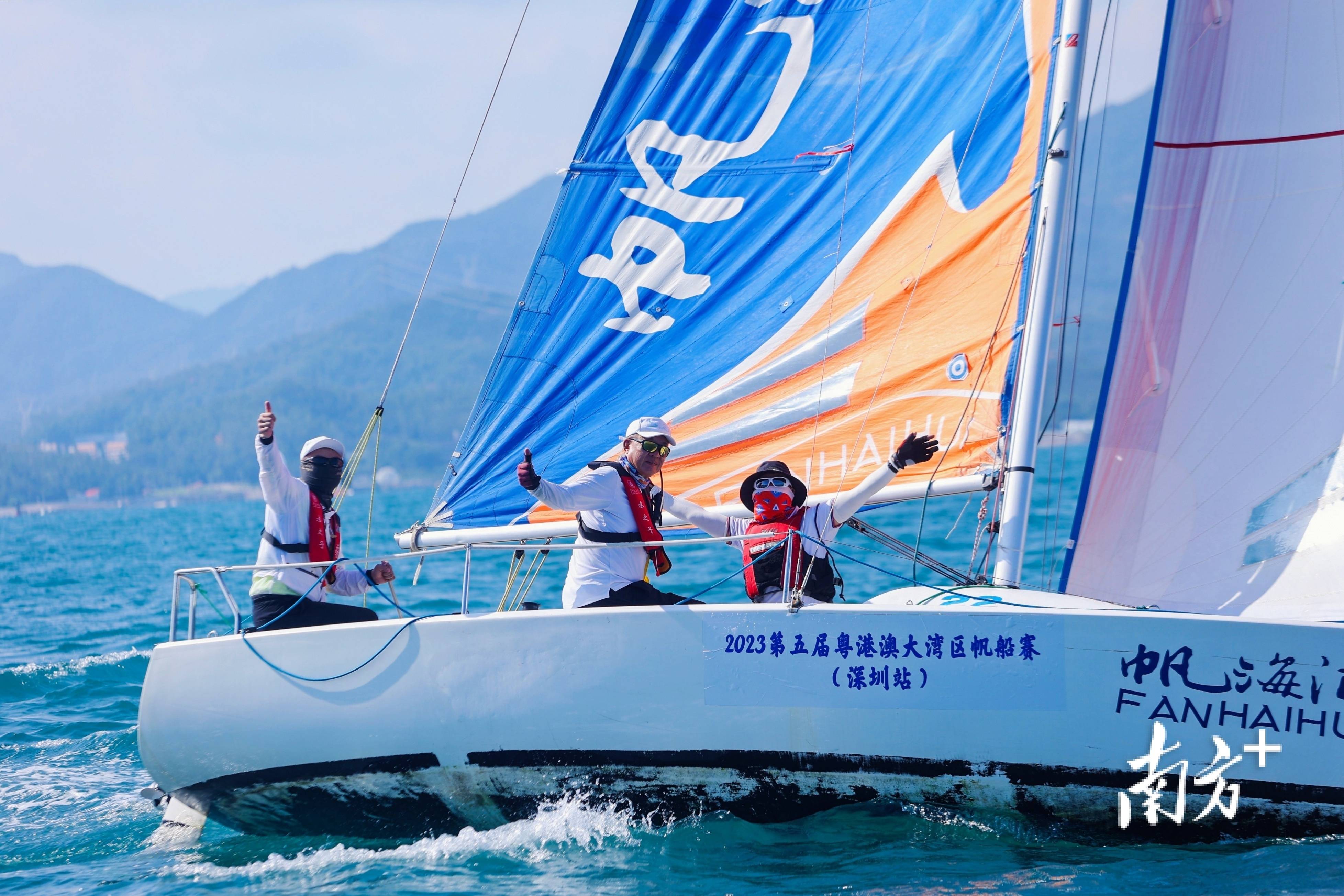 新西兰帆船队冲刺成功，勇夺头名