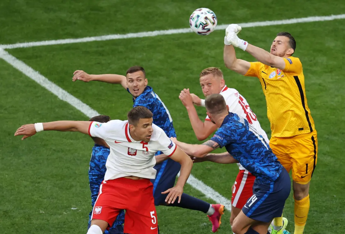 包含冰岛力战比荷兰,欧预赛对决震撼举行的词条 包含冰岛力战比荷兰,欧预赛对决震撼举行的词条