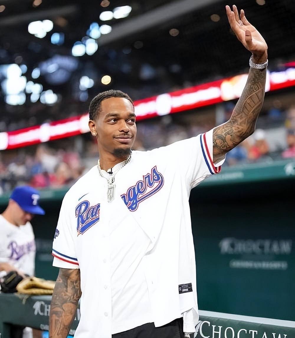 开拓者客场大胜独行侠，抢占先机的简单介绍