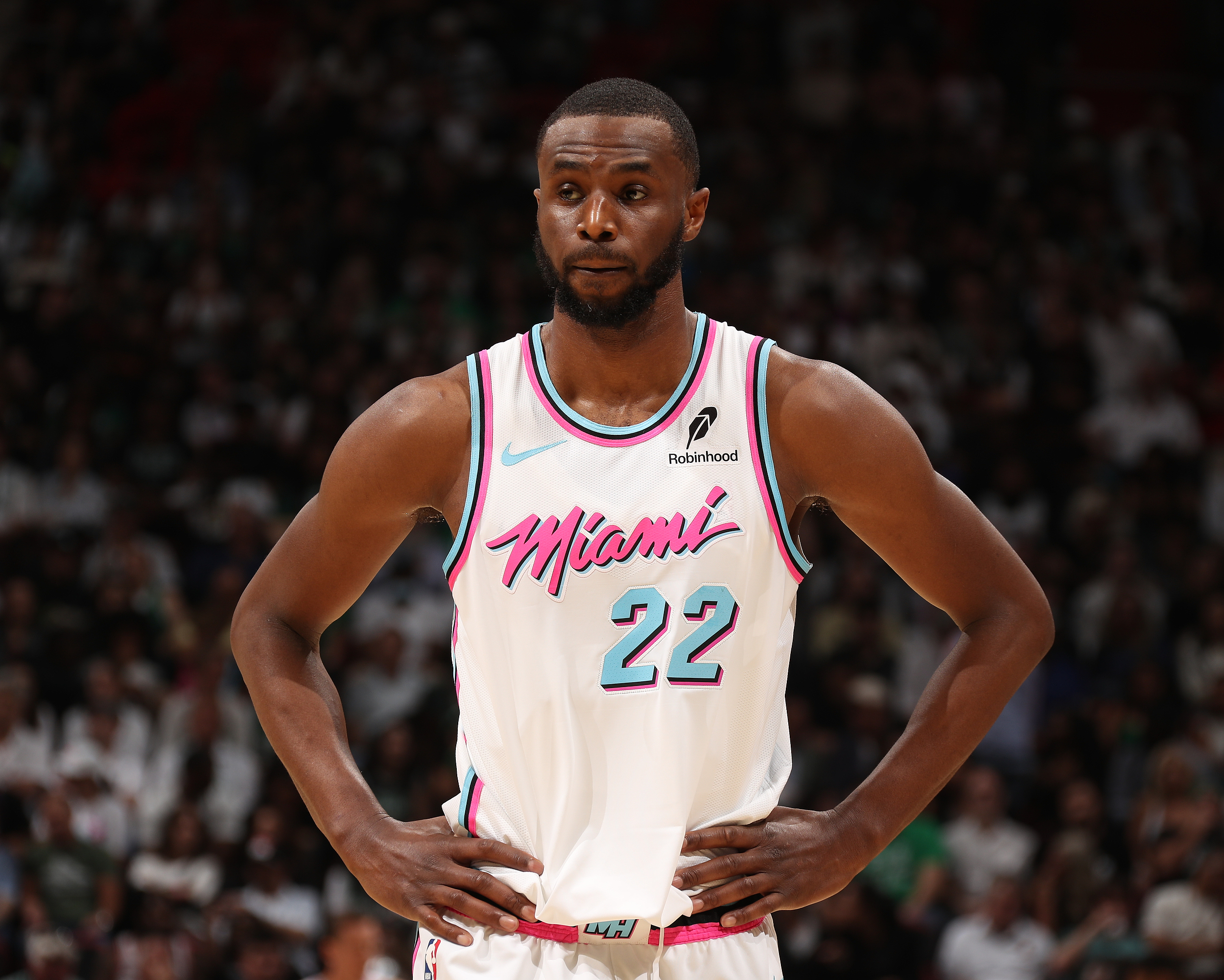 猛龙队与热火队对决,谁能笑到最后? 猛龙队与热火队对决,谁能笑到最后?