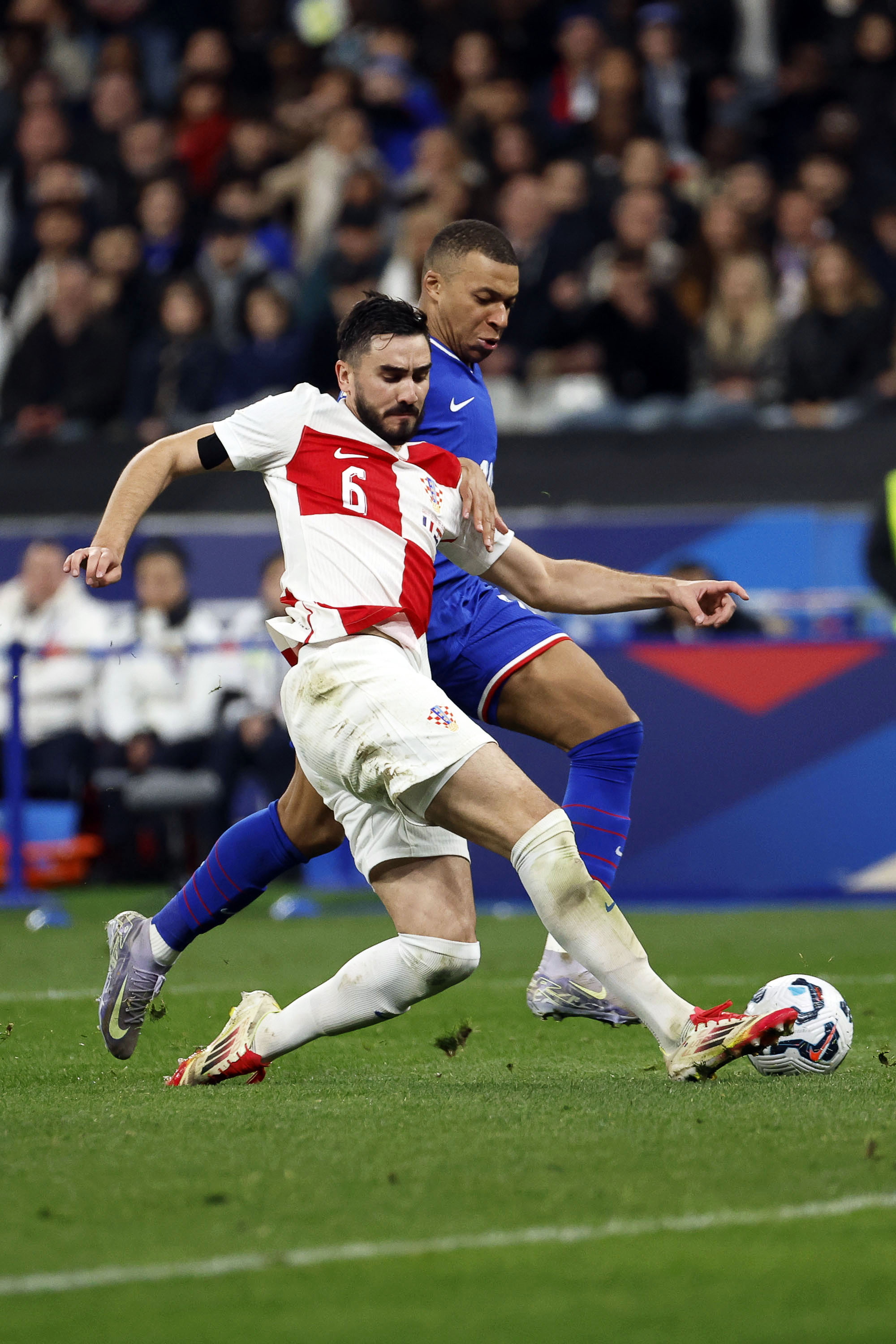 欧国联淘汰赛激烈展开强队迎接挑战 欧国联淘汰赛激烈展开强队迎接挑战