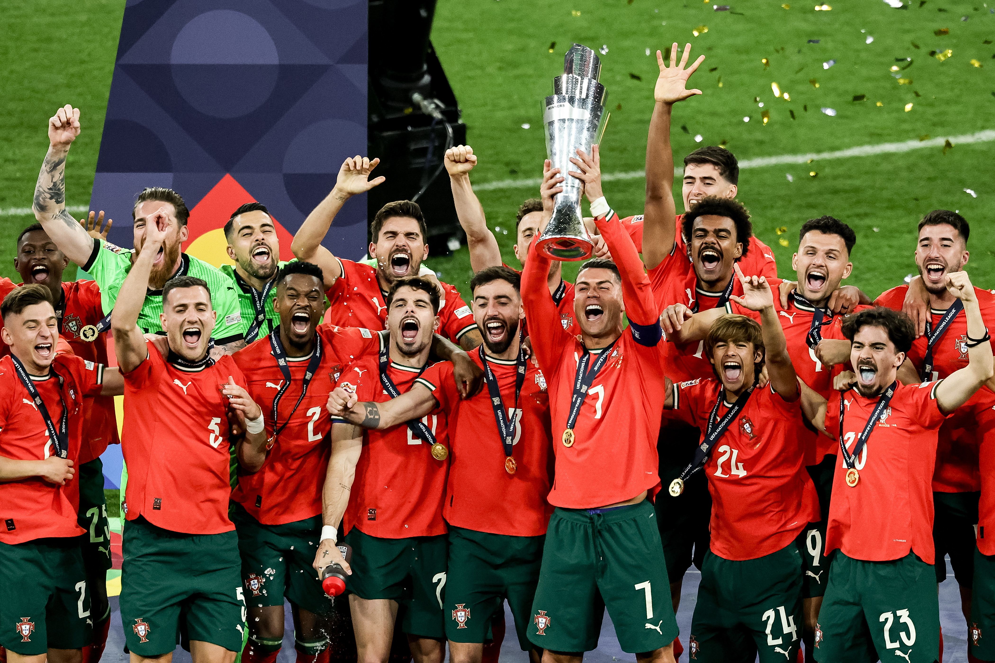 包含葡萄牙与法国队展开激烈角逐,谁能获胜?的词条 包含葡萄牙与法国队展开激烈角逐,谁能获胜?的词条