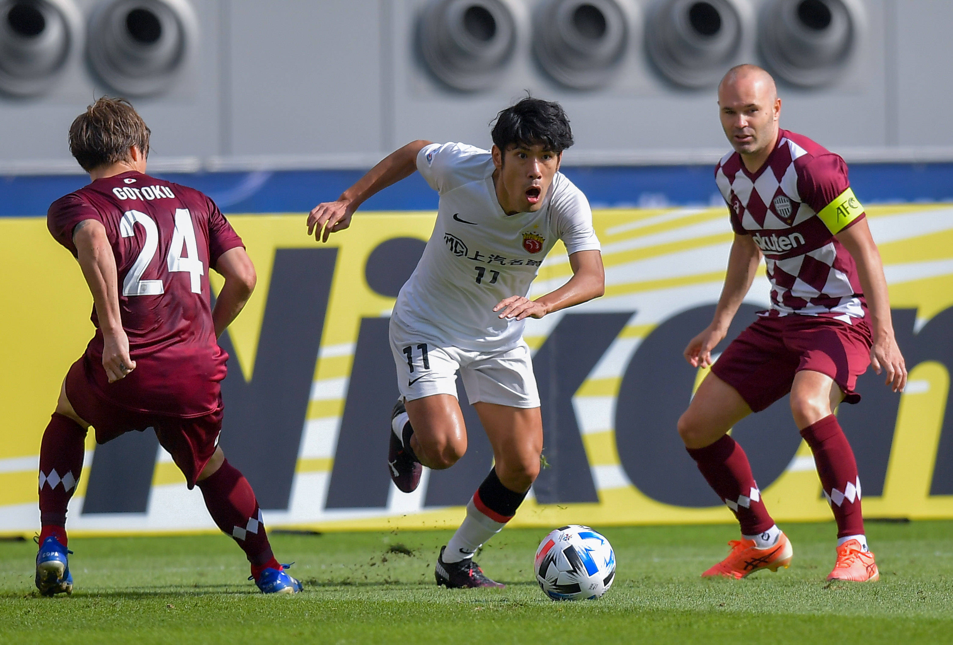 球员表现出色，帮助球队夺得胜利