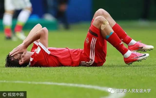 波兰队遭遇挑战,奋力对抗俄罗斯队 波兰队遭遇挑战,奋力对抗俄罗斯队