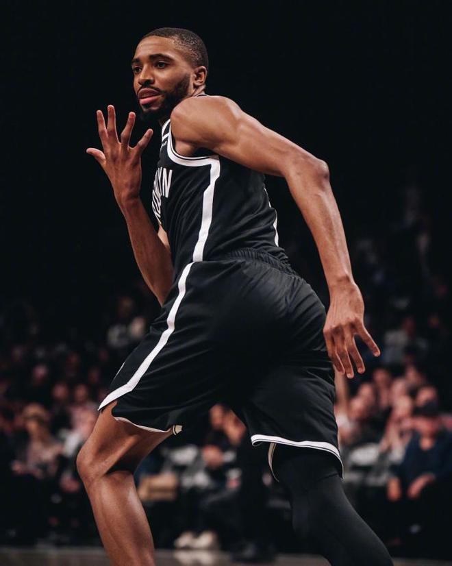 包含势不可挡！人客场擒篮网，登顶东部的词条