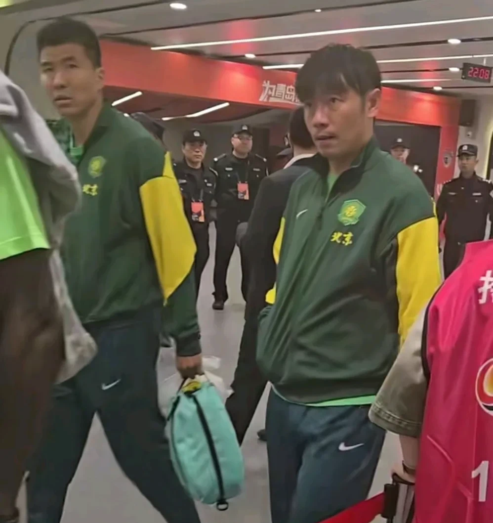 北京国安球员表现出色,球队士气高涨 北京国安球员表现出色,球队士气高涨