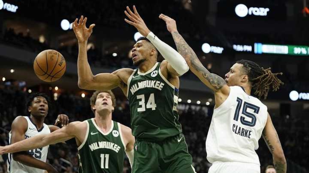 包含雄鹿力克灰熊，字母哥连续发威的词条