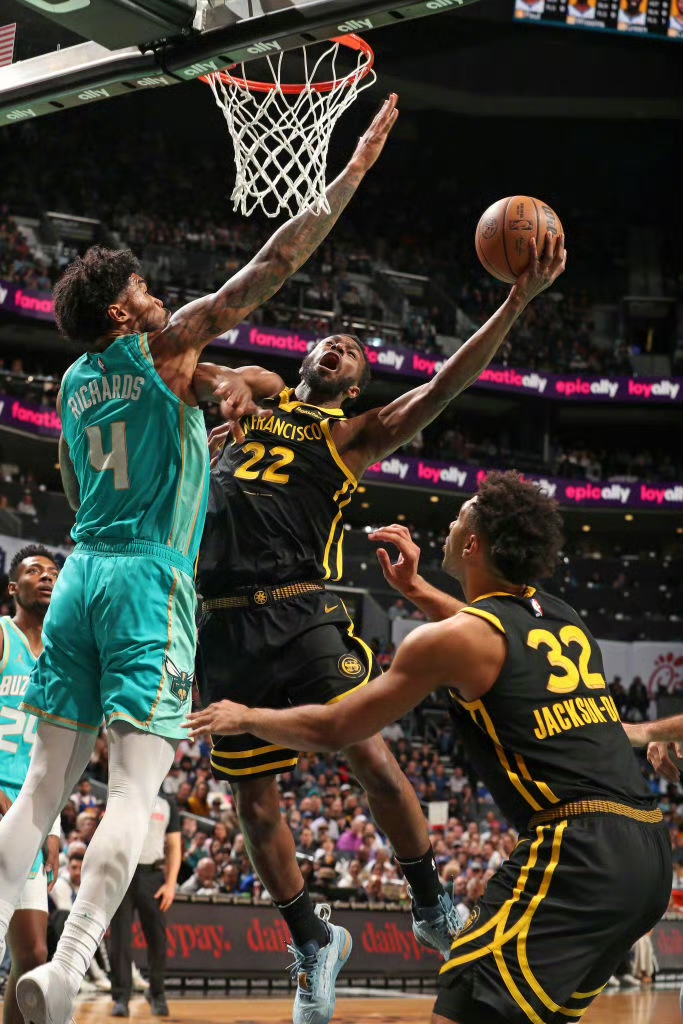 爵士主场大胜黄蜂，迎来连胜