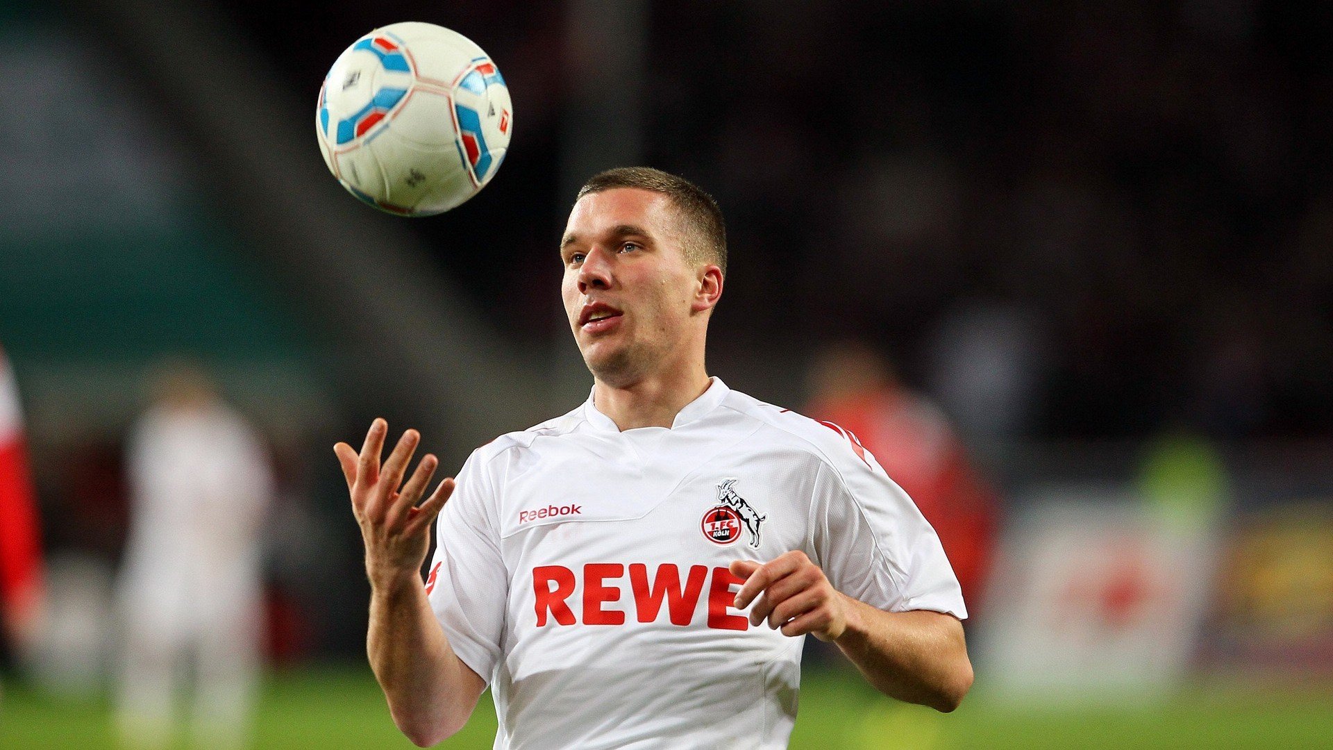 为对手戴上荆棘王冠，从伦纳德的沉默到字母哥的轰鸣，何为现代篮球巨星？