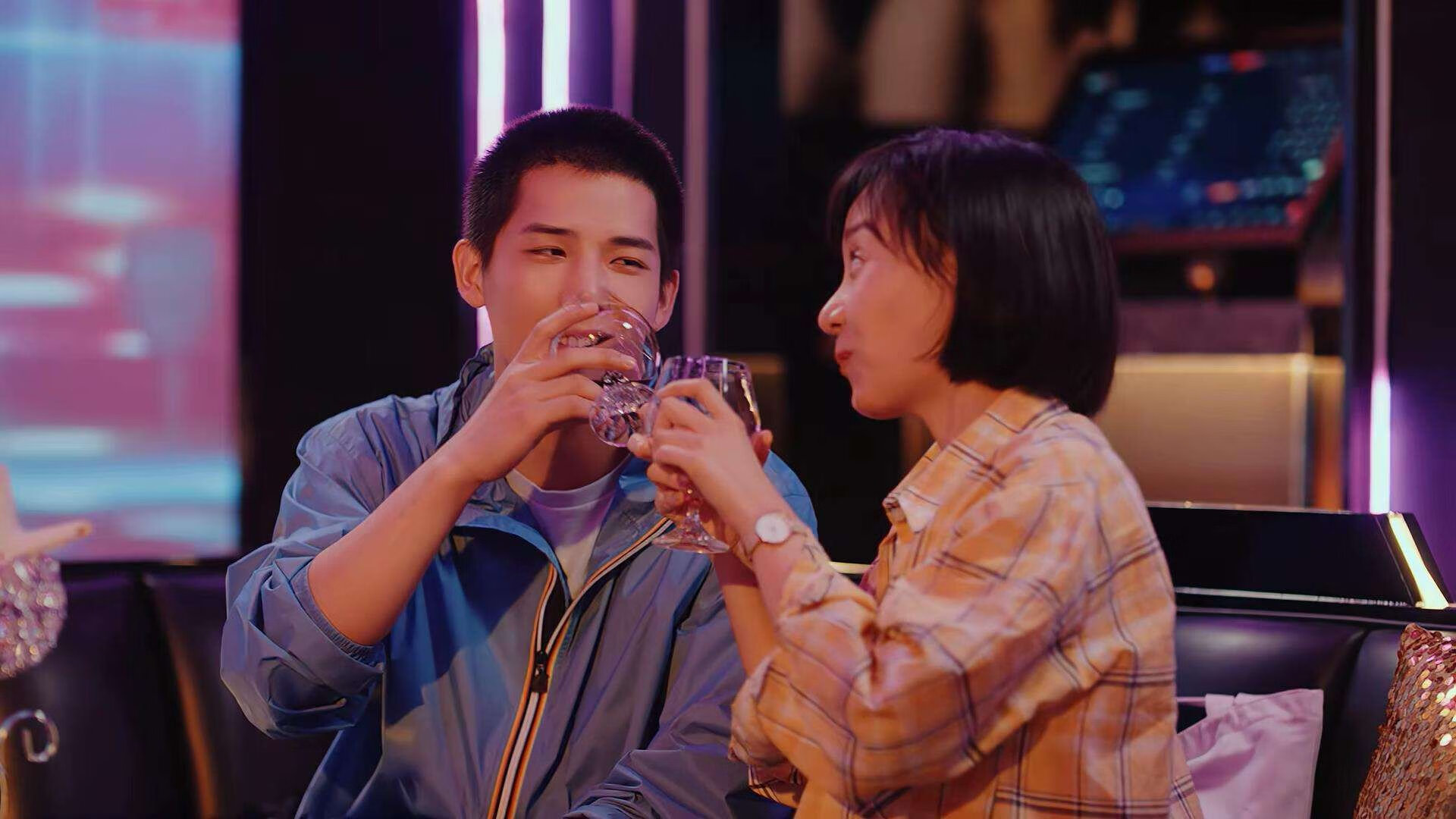 米切尔狂飙50分诠释冠军心，广厦险胜魔术展现另一种篮球